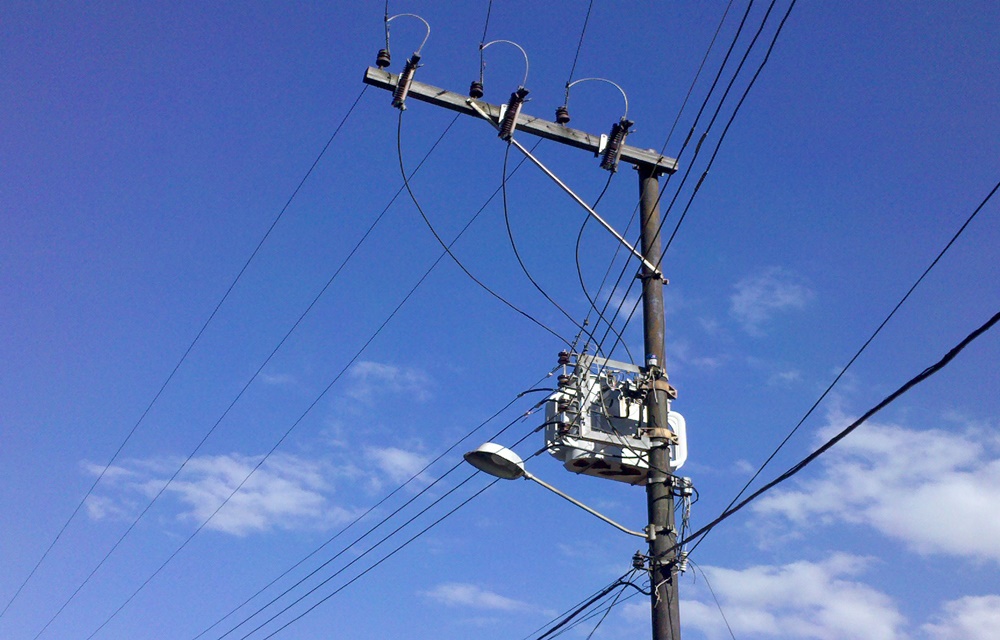 Ir para  <p>Pelo menos 20 mil clientes est&atilde;o sem luz em fun&ccedil;&atilde;o de temporais registrados na tarde desta quarta-feira no Rio Grande do Sul. O servi&ccedil;o &eacute; afetado na &aacute;rea de...